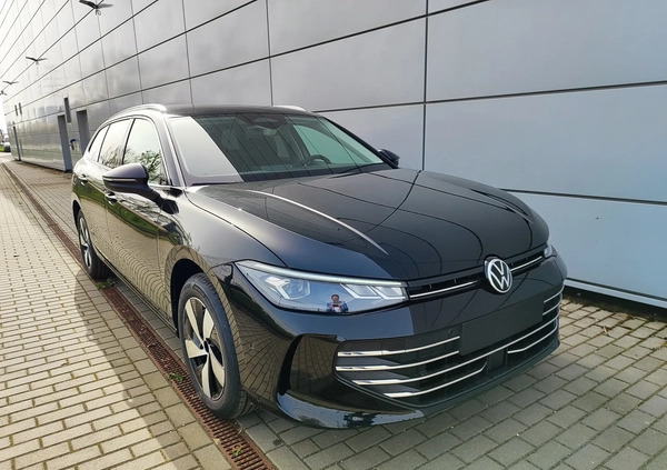 Volkswagen Passat cena 184490 przebieg: 10, rok produkcji 2024 z Będzin małe 704